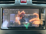 ストラーダ7インチワイドSDナビ☆ フルセグTV(走行中映ります!)や、DVD再生、Bluetooth接続、USB接続、AUX接続が可能♪ スマホと接続してお気に入りの音楽でドライブをお楽しみ下さい♪