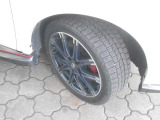 装着タイヤは純正アルミホイール+スタッドレスタイヤです
