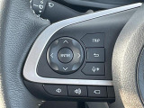 【ステアリングスイッチ】手元のボタンから、オーディオやナビなどの操作ができるので、よそ見をせずに安全に運転に集中できます!