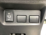 左側オートスライドドアです。運転席のスイッチで簡単にドアの開閉ができるので、とても便利な装備です♪
