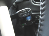 ミリ波レーダーと単眼カメラで、車速に応じた車間距離を保ちながら追従走行を支援します。(全車速追従機能付)