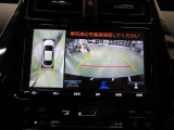 車両を上から見たような映像をナビ画面に表示するパノラミックビューモニターです。