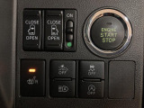 電子カードキーを携帯しているだけでエンジンの始動ができるプッシュボタンスタートを装備しています☆両側パワースライドドアの操作も運転席から簡単に操作できます!