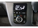室内を快適温度にするオートエアコン!スイッチもシンプルで操作しやすく、オールシーズン快適なドライブに出かけられますね♪