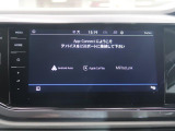 MirrorLink、AppleCarPlay、Android Autoに対応。App-Connectを利用して、対応するアプリケーションを車載器の画面上で閲覧したり、音声で操作することが可能です。
