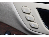 「シート位置」を登録することが可能です。記憶させると、数字のボタンを押すだけで、貴方のシートポジションに可動します。