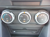 【オートエアコン】温度を設定すれば自動的に風量が調節できるオートエアコンを装備!車内も快適ですね!