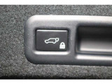 このボタンを押すとトランク(バックドア)を電動で閉める事ができます。
