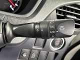 【オートライト(AUTO)】外の明るさをシステムが感知して、自動でヘッドライトが点灯します!ヘッドライトをつけ忘れを防ぐ便利機能です。