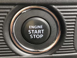 【 プッシュボタンスタートシステム 】 「アドバンストキーを携帯し、ブレーキペダルを踏みながらインパネ上のボタンを押すだけで、エンジンの始動/停止ができます。」