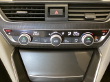 オートエアコンは運転席助手席それぞれで温度設定ができます!ダイヤルを回すだけで簡単に操作できます。