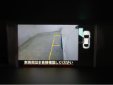 サイドカメラの映像はマルチファンクションディスプレイに映し出します。