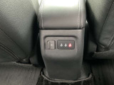 タイプAのUSBソケットを前席・後席に各1個(合計2箇所)装備しています。