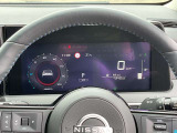 アドバンスドドライブアシストディスプレイはモーター出力、エネルギーフロー、バッテリー残量、ドライビングコンピューター機能、時計、サービスインターバルなどが表示されます。
