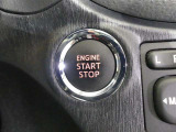 【スマートキーボタン】ブレーキを踏みながらボタンを押せばエンジンスタート。カギを出さなくてもエンジンのON・OFFが出来て便利です
