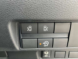 スライドドアは両手がふさがっていても、ボタンを押すだけでカンタンにオート開閉、インテリジェントキーからも操作できます。