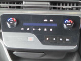 車内の温度を快適に保つ、便利なオートエアコン。
