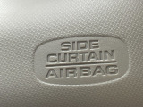 サイドカーテンエアバッグ搭載で万が一の際に包み込むように搭乗者を守ります!