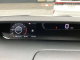 スピードメーターやエコモードインジケーターに加え、ドライブコンピューター機能搭載のアドバンスドドライブアシストディスプレイ(7インチカラーディスプレイ)。
