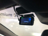 ドライブレコーダー 前後2カメラ:もしもの状況を映像で記録します。後付けのドライブレコーダーは認定中古車保証の対象外となります。(機器に付帯する保証が適応)