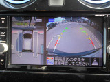 車両を上から見ているようなアラウンドビューモニターの映像をナビゲーション画面に映し出してくれるので、小さなお子様や障害物を確認できます。運転のしやすさはもちろん、事故防止にも役立ちます!