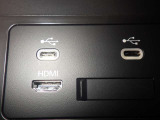 USB端子×2とHDMI端子も標準装備♪