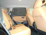 リヤシートにもシートヒーターを装備しておりますので、どこに座っていても車内は快適です。