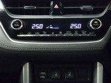 左右独立した温度設定ができるオートエアコンで車内はいつでも快適!