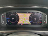 「デジタルコックピットプロ」大型ディスプレイによるフルデジタルメータークラスター。VWが誇る先進装備が快適なドライビングをサポートします。