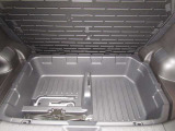 トランク下部の収納スペース(着脱可能BOX)