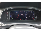 大型ディスプレイによるフルデジタルメータークラスター。VWが誇る先進装備が快適なドライビングをサポートします。