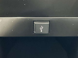 USB接続ポートはセンターコンソールの中にあります!