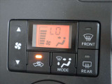四季を通じて車内を快適に保つオートエアコンを装備しています。操作も簡単です!