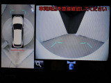 車両を上から見たような映像をナビ画面に表示するパノラミックビューモニター(左右確認サポート付)。運転席からの目視だけでは見にくい、車両周辺の状況をリアルタイムでしっかり確認できます。