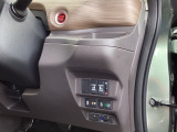 高速道路で便利なETCや、両側電動スライドドア等のスイッチは、運転席右側にあります。