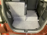 片方の後席シートを倒して使うこともできて、とても便利です。
