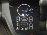 オートエアコンで快適温度を自動で保ってくれます!タッチパネルでネイルつけてても操作しやすいです