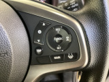 ハンドルにはクルーズコントロールスイッチのほかにHondaセンシング系のスイッチもあり、ハンドルから手を離さず安全に操作できます。