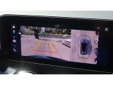【360度カメラシステム】リバースと連動し、車両後方の映像をディスプレィに表示歪みの少ないカメラにより鮮明な画像で後退の運転操作をサポートします。