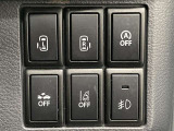 運転席から後席電動ドア開閉操作を行えます。