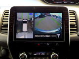 前後左右4つのカメラで、上から見たような映像をお届け、駐車時も安心、アラウンドビューモニター付(肉眼では確認し辛い左前の映像に切り替えることも可能です)。