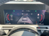 アドバンスドドライブアシストディスプレイはモーター出力、エネルギーフロー、バッテリー残量、ドライビングコンピューター機能、時計、サービスインターバルなどが表示されます。