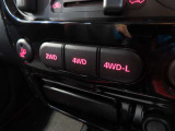 スイッチで簡単に4WD切り替えができます!!2WD(後輪駆動),4WD(4WD高速),4WD-L(4WD低速)に切り替えられます。急勾配やスタック時には4WD-Lギアへ!