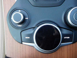 オーディオ関連や車両情報の変更はお手元のロータリーパッドにて操作。