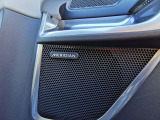 【MERIDIANサウンド メーカーオプション参考価格:￥162,000-】「MERIDIAN」のサウンドシステムを搭載。低音から高音までをクリアに再現し車内に臨場感溢れる音響空間を提供致します。