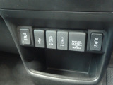 インパネ中央にはUSB入力、充電端子、シートヒーター(前側)のスイッチが有ります。