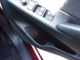 運転席&助手席のドアパネルには、ドリンクホルダーがあります!