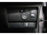 電動格納ミラーや横滑りを防ぐVSA等のスイッチ類は運転席の右側、手の届きやすい位置にあります。