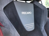 【RECARO製バケットシート】人間工学に基づいた面圧分布によって腰への負担や長時間運転時の疲労発生を軽減☆一目でレカロとわかるスポーティなルックスが特徴です。