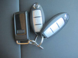 インテリジェントキー+リモスタ装備。ポケットやカバンに入れておくだけ。車両の始動操作を楽にする便利アイテム☆